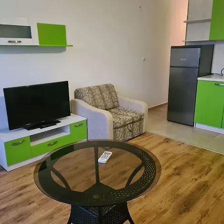 Cabana Club - Studio Apartment *